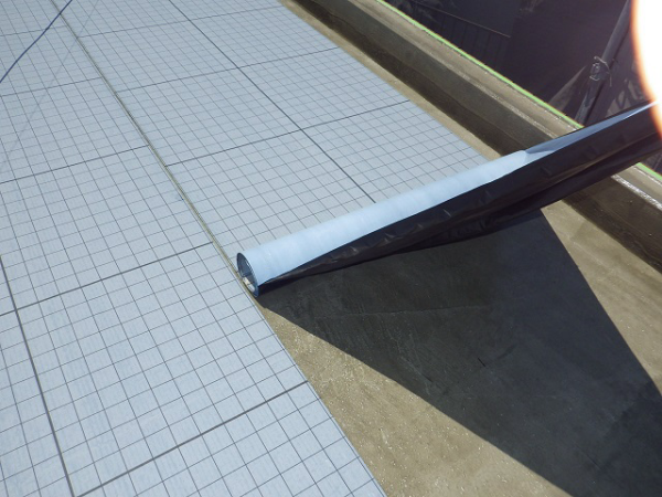 屋上防水　通気緩衝シート貼